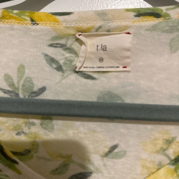 T.La Anthropologie Floral Print Shortsleeve Top - Picture 2 of 3